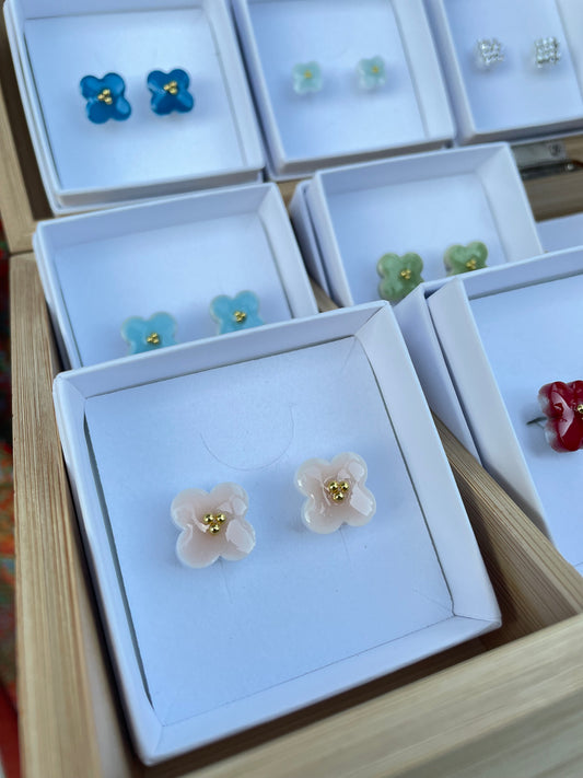 Ceramic flower earrings M light pink