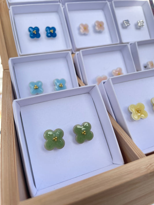 Ceramic flower earrings M Light green